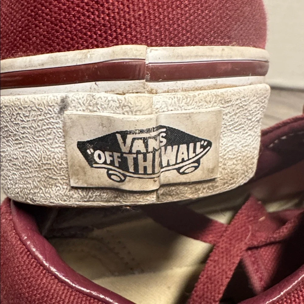 Vans Old Skool Low-Top Sneakers in Burgundy and White - Picture 2 of 4